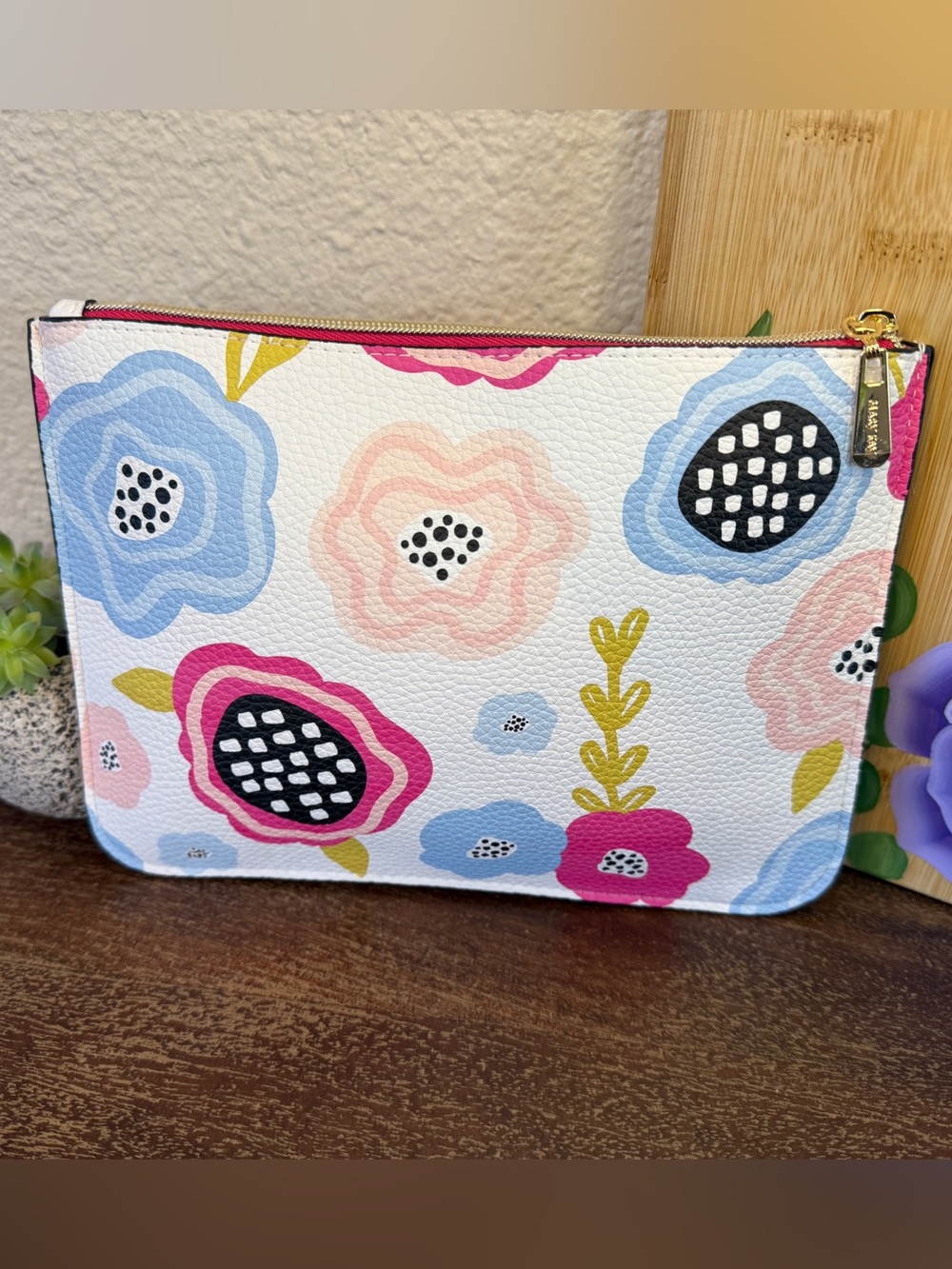 Mary Kay Floral Clutch / Cosmetic Pouch - Picture 2 of 14